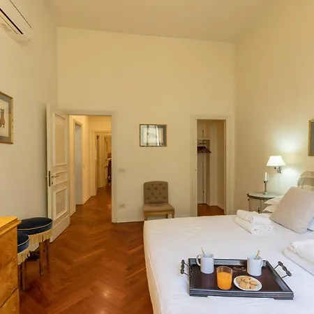 Velluto Elegant Near The Duomo Apartment